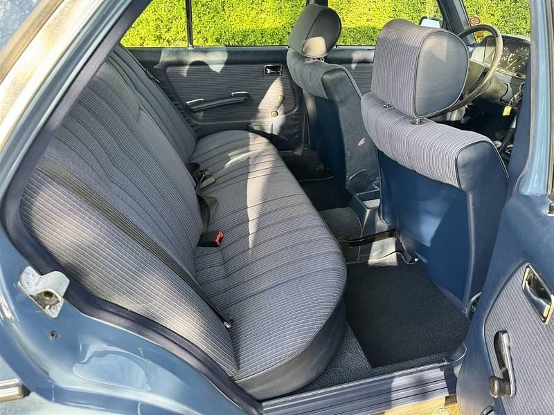 Brugt Mercedes E230 1984