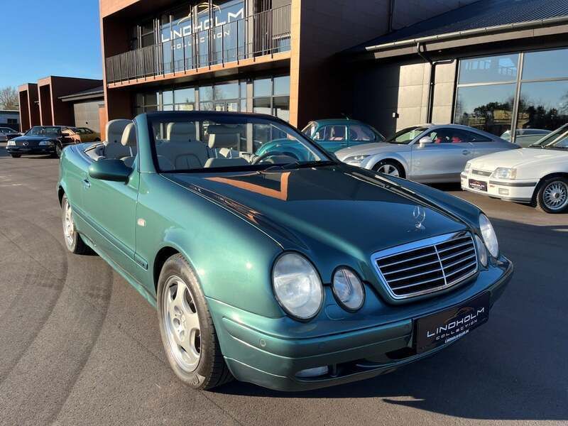 Grønmetal Brugt 1998 Mercedes CLK320 Elegance Cabriolet | 129.900 kr. - Billede 1/4