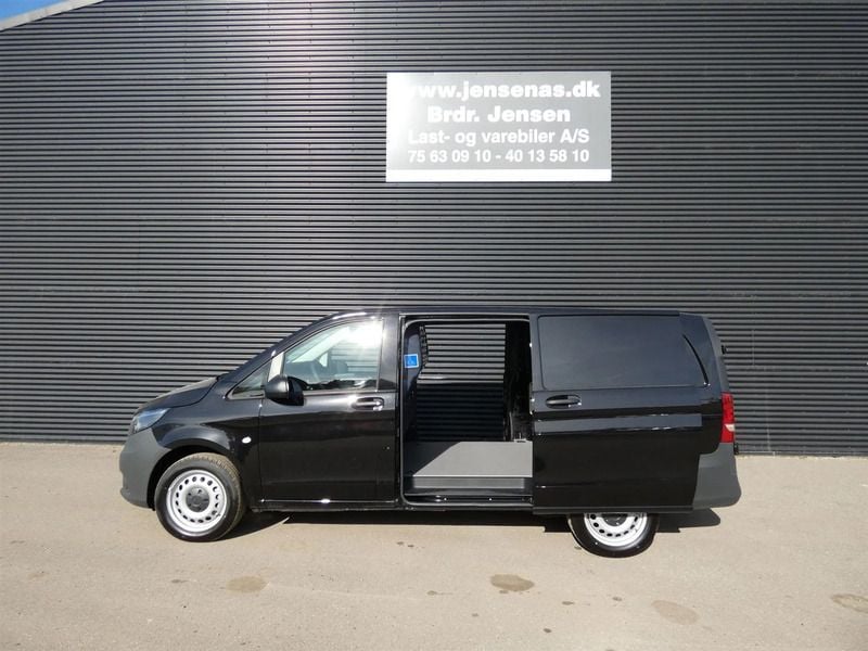 Sort Ny 2025 Mercedes Vito MPV | 349.800 kr. - Billede 1/4