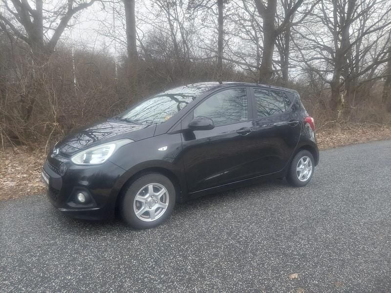 Farve: sort Brugt 2016 Hyundai i10 Passion Hatchback | 49.900 kr. (God pris) - Billede 1/4