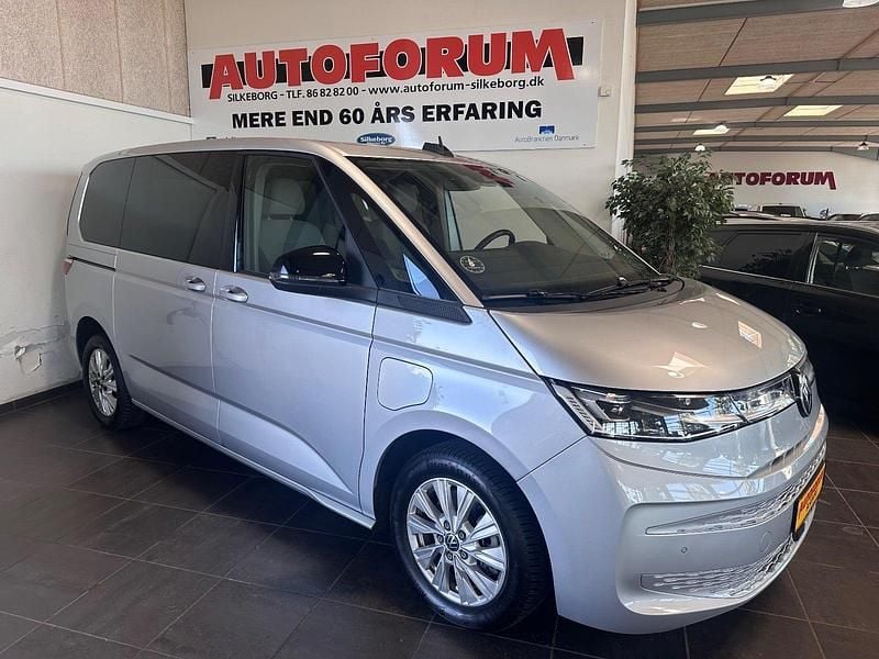 Sølvmetal Brugt 2023 VW Multivan Life Van | 349.900 kr. - Billede 1/4