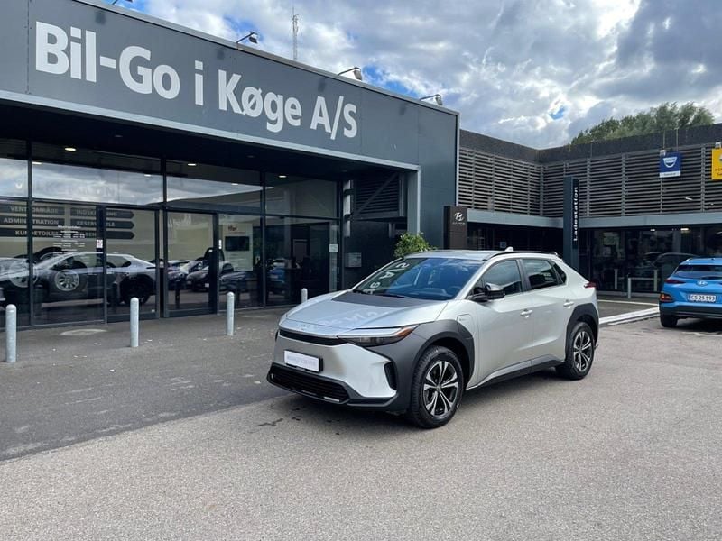 Sølvmetal Ny 2025 Toyota bZ4X Active SUV | 274.900 kr. (Fair pris) - Billede 1/4