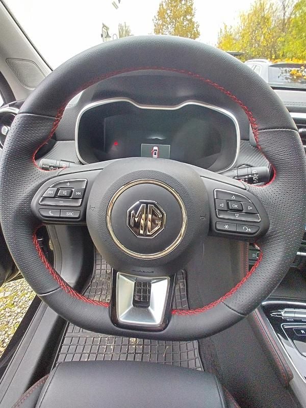 Sort Ny 2025 MG ZS Luxury Sedan | 174.500 kr. (Fair pris) - Billede 1/8