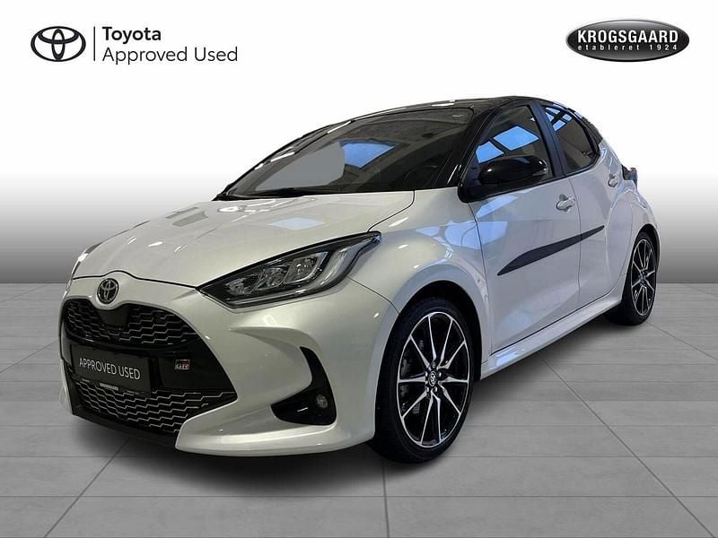 Brugt 2022 Toyota Yaris Hybrid Sport Hatchback | 229.900 kr. (Fair pris) - Billede 1/4