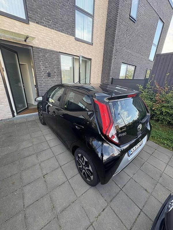 Brugt Toyota Aygo 72 HK (52 kW) 2018 Sort Hatchback