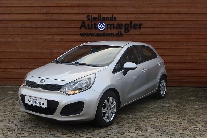 Sølvmetal Brugt 2013 Kia Rio Active Hatchback | 50.000 kr. (Fair pris) - Billede 1/4