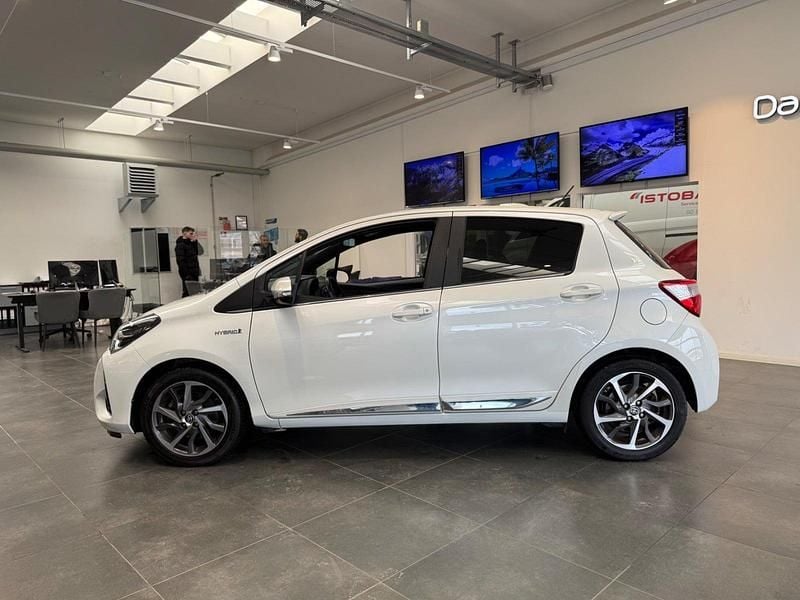 Brugt Toyota Yaris Hybrid H3 100 HK (73 kW) 2017 Perlemorshvid Hatchback