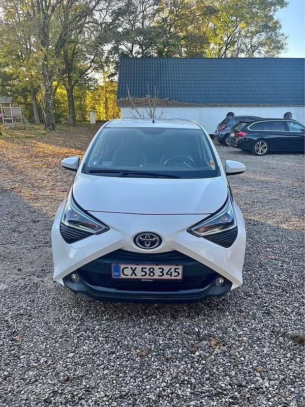 Hvid Brugt 2020 Toyota Aygo Hatchback | 78.000 kr. (God pris) - Billede 1/4