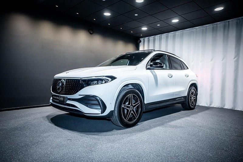Farve: hvid Brugt 2025 Mercedes EQA250+ AMG SUV | 379.900 kr. (Fair pris) - Billede 1/4
