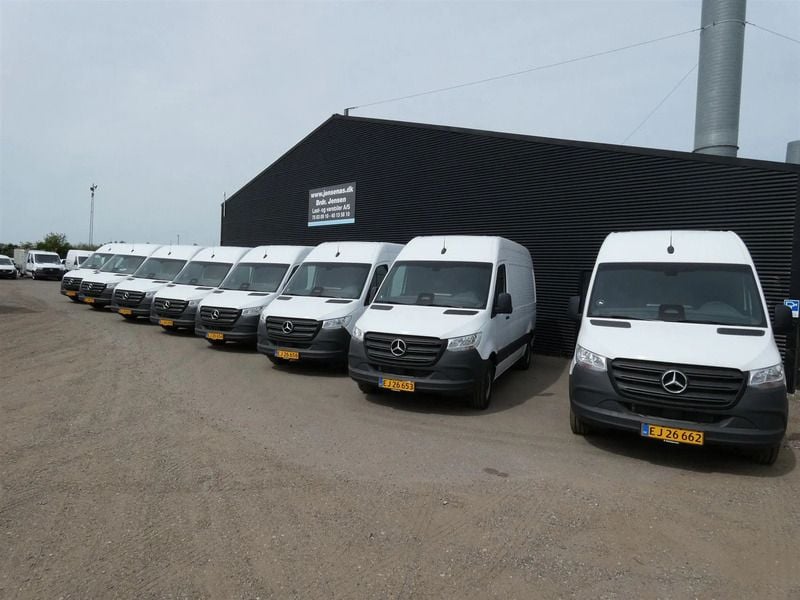 Hvid Ny 2025 Mercedes Sprinter Van | 399.800 kr. - Billede 1/4