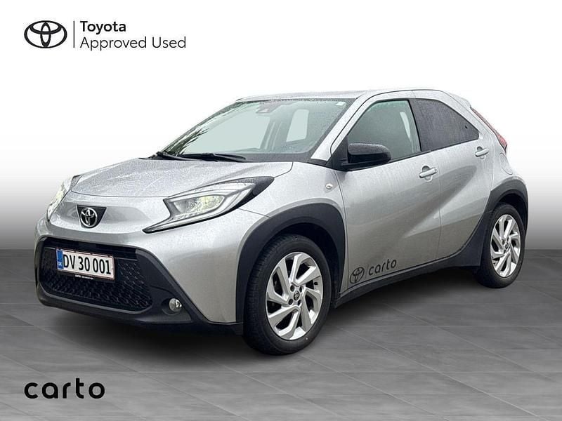 Shimmering silver Brugt 2023 Toyota Aygo X Active SUV | 139.900 kr. (Fair pris) - Billede 1/3