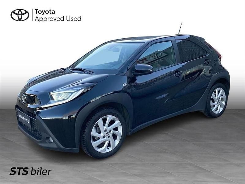Night sky black Brugt 2022 Toyota Aygo X Active SUV | 135.000 kr. (Fair pris) - Billede 1/3