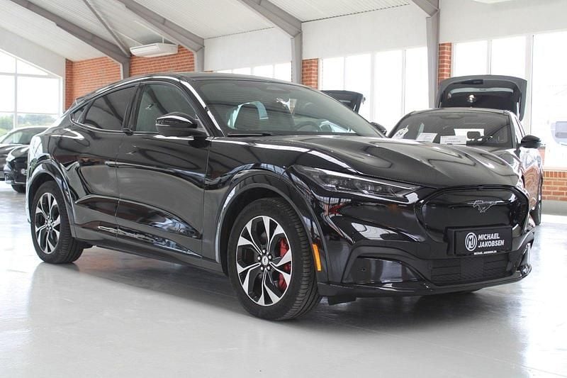 Sort Brugt 2024 Ford Mustang Mach-E Extended Range SUV | 299.900 kr. (Fair pris) - Billede 1/4