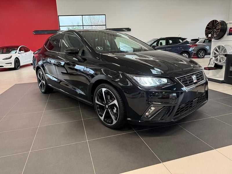 Midnight black Ny 2025 Seat Ibiza FR Hatchback | 254.900 kr. - Billede 1/4
