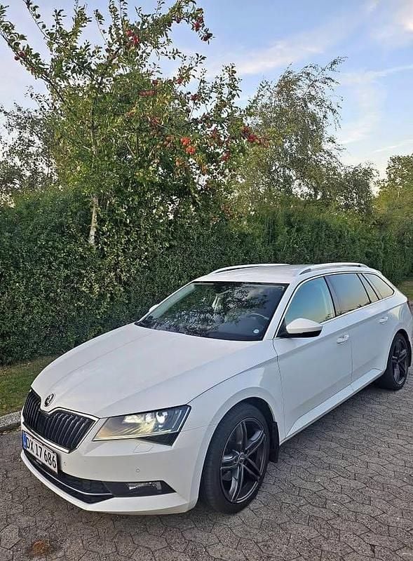 Hvid Brugt 2017 Skoda Superb Stationcar | 135.000 kr. (Fair pris) - Billede 1/4