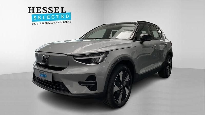 Vapor grey Ny 2025 Volvo XC40 Plus SUV | 324.900 kr. (Fair pris) - Billede 1/4
