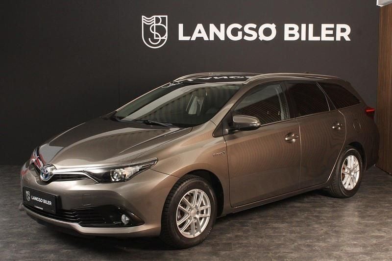 Champagnemetal Brugt 2017 Toyota Auris Hybrid Comfort Stationcar | 124.500 kr. (Fair pris) - Billede 1/4