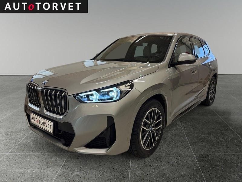 Sølvmetal Brugt 2023 BMW iX1 M Sport SUV | 334.700 kr. (God pris) - Billede 1/4