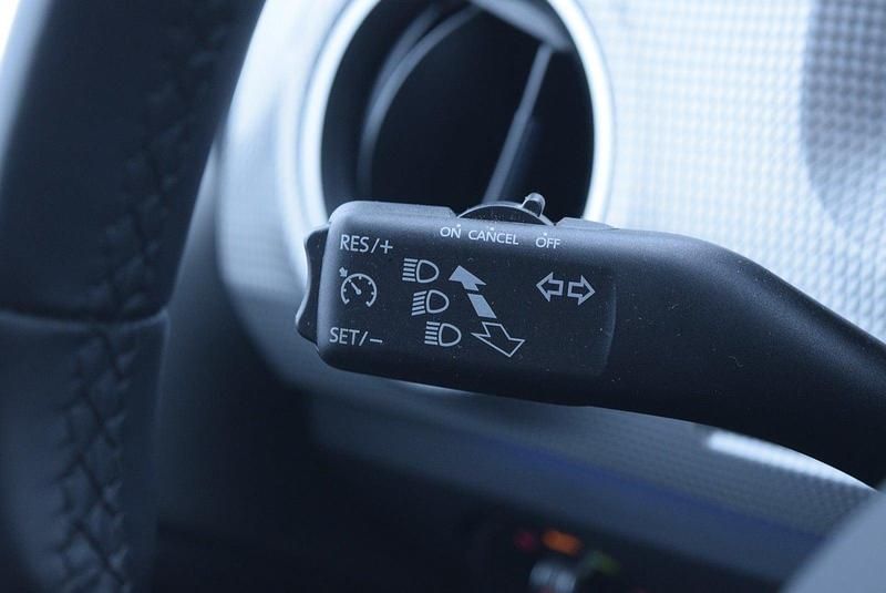 Brugt VW e-up! Style 61 kW (83 HK) 2022 Sølvmetal Hatchback