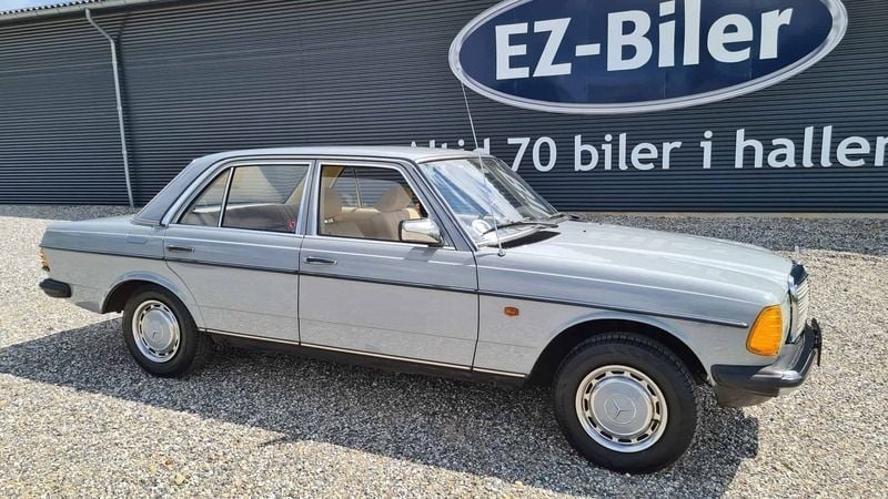 Grå Brugt 1983 Mercedes E300 | 159.900 kr. - Billede 1/4