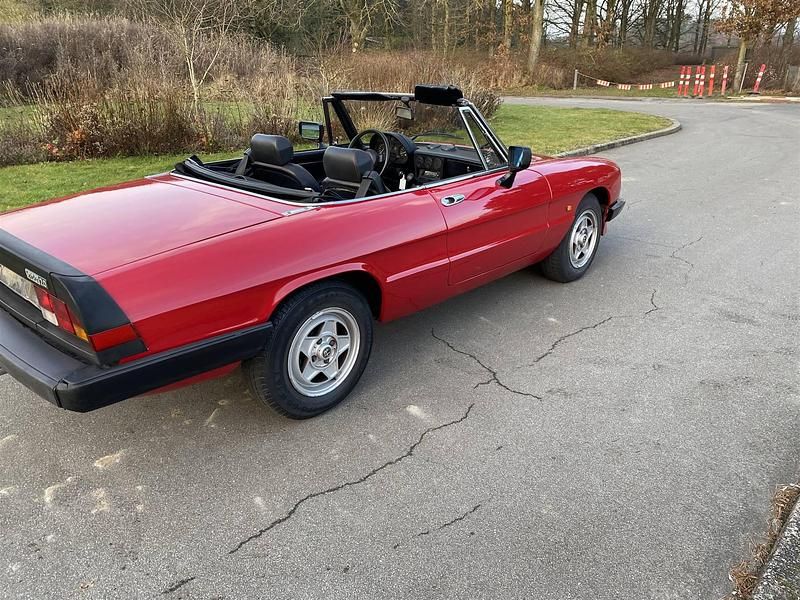 Brugt Alfa Romeo Spider 116 HK (85 kW) 1986 Cabriolet