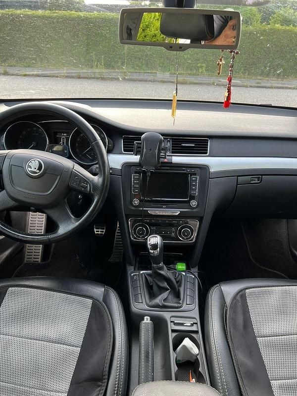Gray Brugt 2011 Skoda Superb Elegance Hatchback | 63.200 kr. (Fair pris) - Billede 1/8