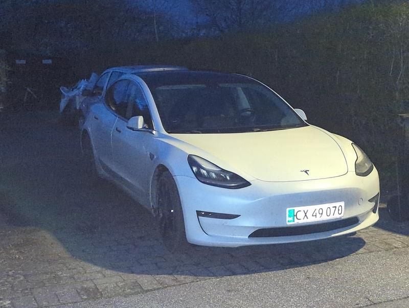 Hvid Brugt 2020 Tesla Model 3 Long Range AWD Sedan | 155.000 kr. (Dyr) - Billede 1/1