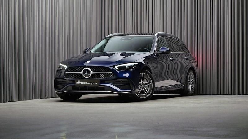 Mørkblåmetal Brugt 2022 Mercedes C300e AMG line Stationcar | 472.000 kr. (Lidt for dyr) - Billede 1/4