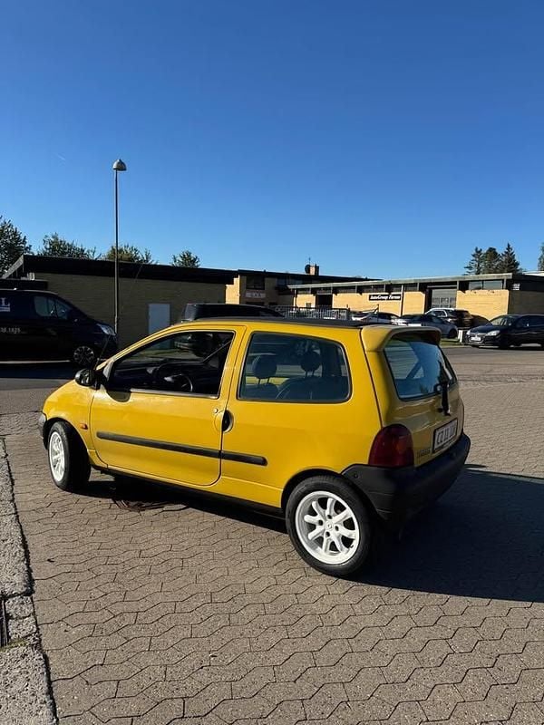 Brugt Renault Twingo 54 HK (39 kW) 1996 Gul Hatchback
