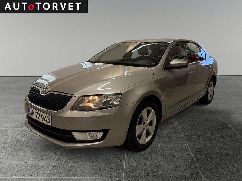 Champagnemetal Brugt 2014 Skoda Octavia Ambition Hatchback | 97.700 kr. (Fair pris) - Billede 1/4