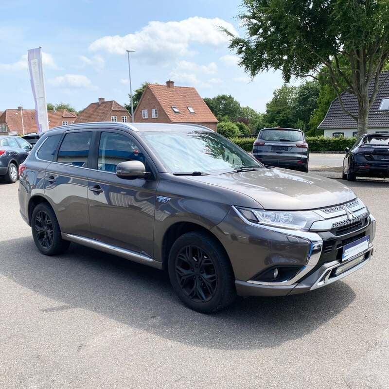 Gråmetal Brugt 2020 Mitsubishi Outlander P-HEV Invite+ SUV | 169.900 kr. (Fair pris) - Billede 1/1
