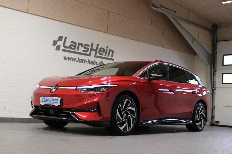 Mørkrødmetal Brugt 2025 VW ID.7 Style Stationcar | 459.800 kr. (Fair pris) - Billede 1/4