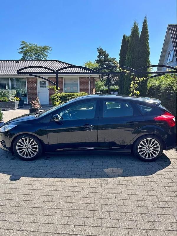 Sort Brugt 2014 Ford Focus Hatchback | 45.000 kr. (God pris) - Billede 1/4