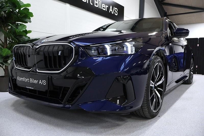 Brugt BMW i5 M Sport 250 kW (340 HK) 2024 Mørkblåmetal Stationcar