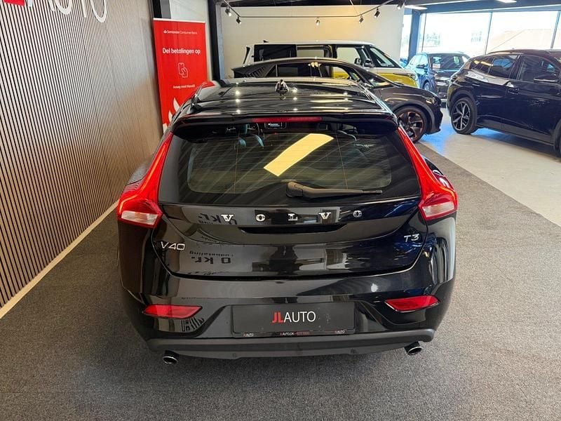 Brugt Volvo V40 Momentum 152 HK (111 kW) 2019 Sortmetal Hatchback