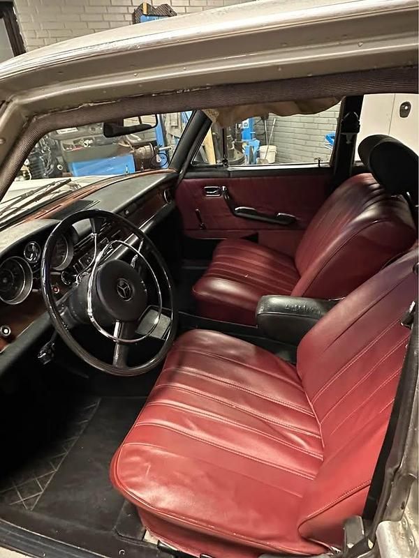 Brugt Mercedes 280 160 HK (117 kW) 1972 Sedan