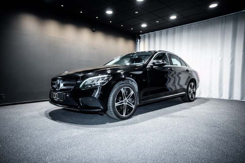 Farve: sortmetal Brugt 2020 Mercedes C300e Avantgarde | 264.900 kr. (Fair pris) - Billede 1/4