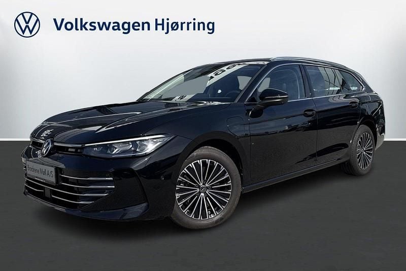 Sortmetal Brugt 2024 VW Passat Elegance Stationcar | 479.900 kr. - Billede 1/4