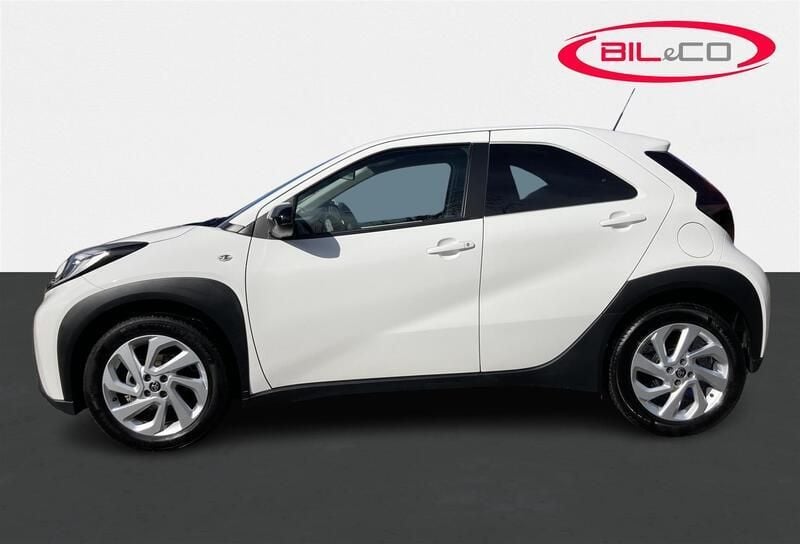 Brugt Toyota Aygo X Active 72 HK (52 kW) 2022 040 pure white SUV