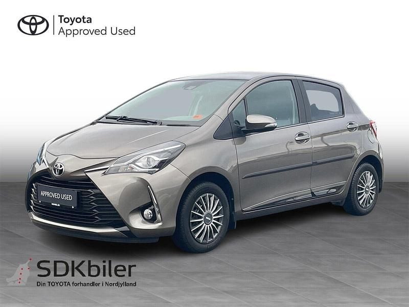 1g2 platinum bronze Brugt 2020 Toyota Yaris Limited Hatchback | 139.900 kr. (Dyr) - Billede 1/3