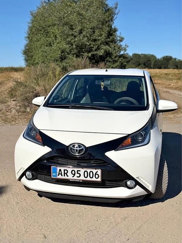 Hvid Brugt 2014 Toyota Aygo Touch Hatchback | 40.000 kr. (God pris) - Billede 1/4