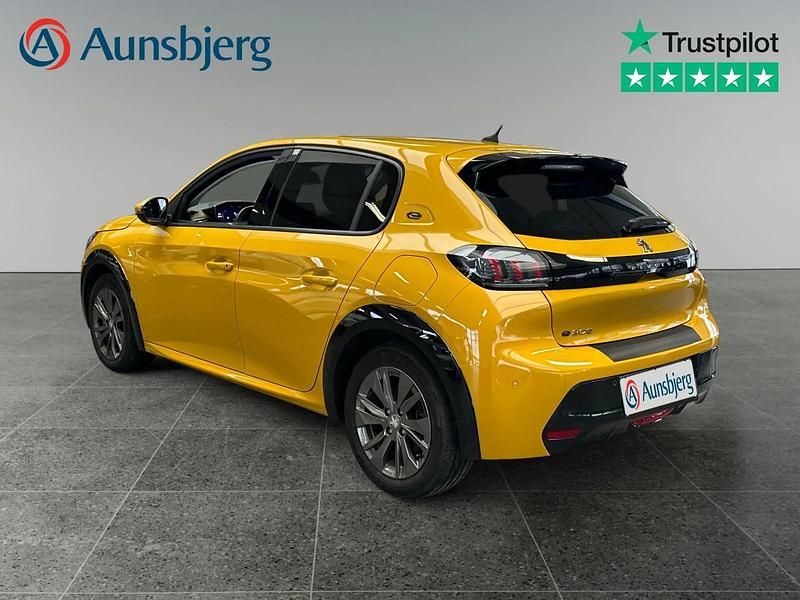 Brugt Peugeot e-208 Allure 100 kW (136 HK) 2021 Gul Hatchback