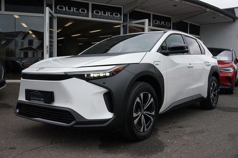 Hvidmetal Ny 2025 Toyota bZ4X SUV | 279.900 kr. (Super pris) - Billede 1/4