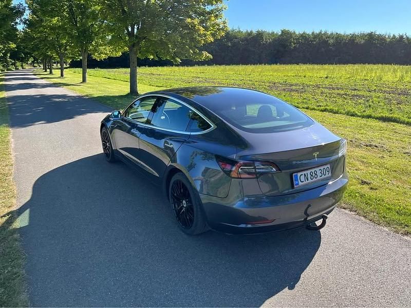 Brugt Tesla Model 3 Standard Range Plus 239 kW (325 HK) 2020 Grå Sedan