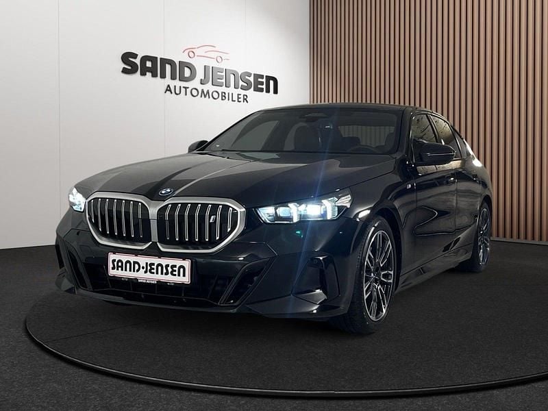 Sortmetal Brugt 2024 BMW i5 M Sport Sedan | 529.900 kr. (Super pris) - Billede 1/4