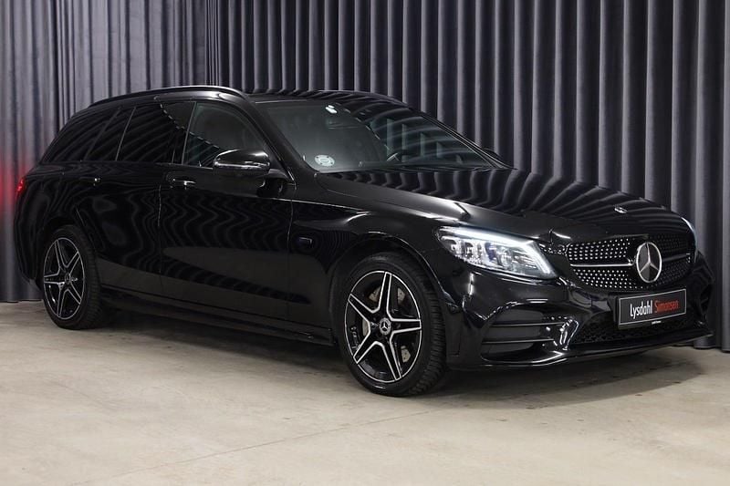 Sortmetal Brugt 2020 Mercedes C300e AMG line Stationcar | 349.900 kr. (Fair pris) - Billede 1/4