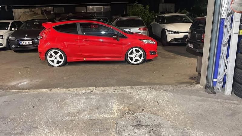 Brugt Ford Fiesta Sport 160 HK (117 kW) 2014 Rød Hatchback