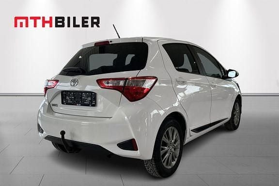 Brugt Toyota Yaris H2 100 HK (73 kW) 2017 3p0 fire red Hatchback