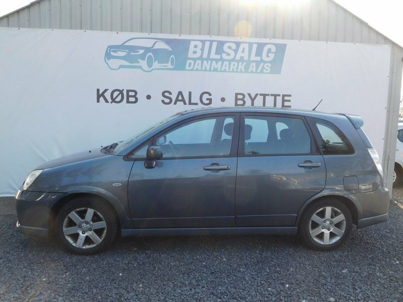 Suzuki liana подлокотник