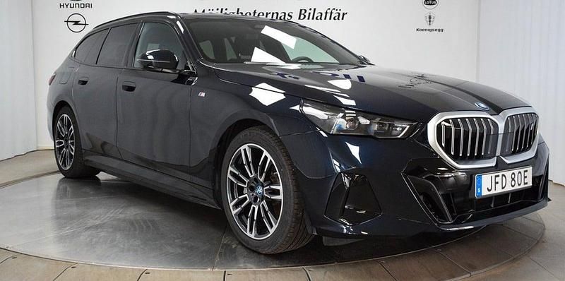 Sortmetal Brugt 2025 BMW i5 M Sport Sedan | 549.900 kr. (Fair pris) - Billede 1/4